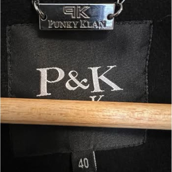 100% wool coat with warm lining.  Was purchased in Europe.  Brand new. Size S/M - Picture 5 of 5